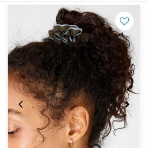 🔮 NWT Fabletics - NOT ONLINE OR IN STORES - Reflective Scrunchy